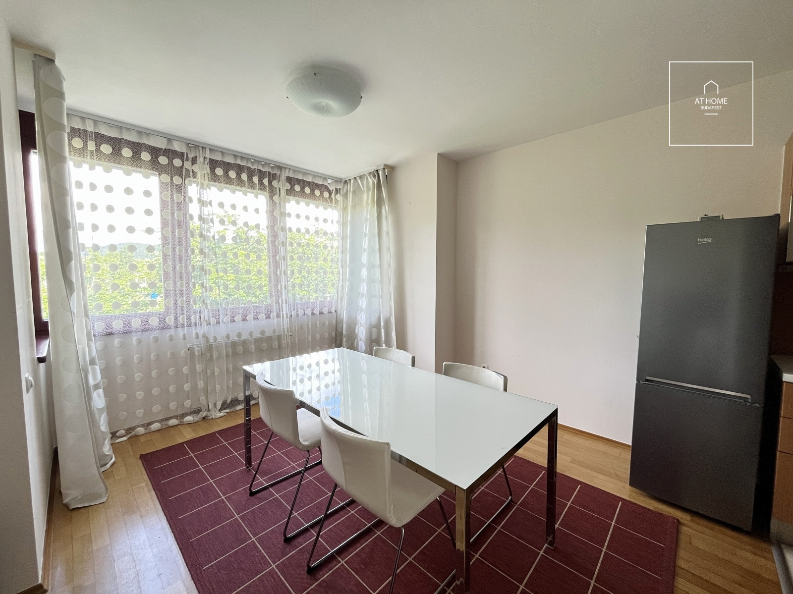 3-Bedroom Apartment with Balcony in District II, Pasarét