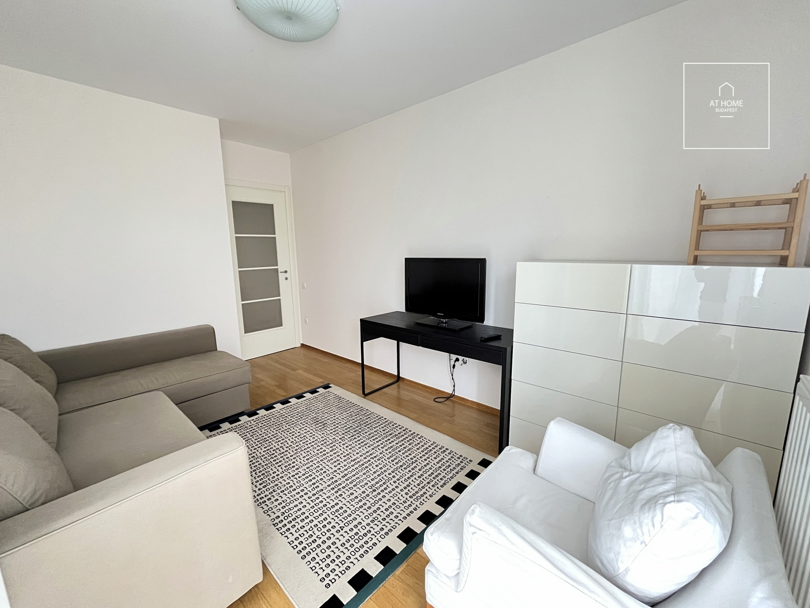 3-Bedroom Apartment with Balcony in District II, Pasarét
