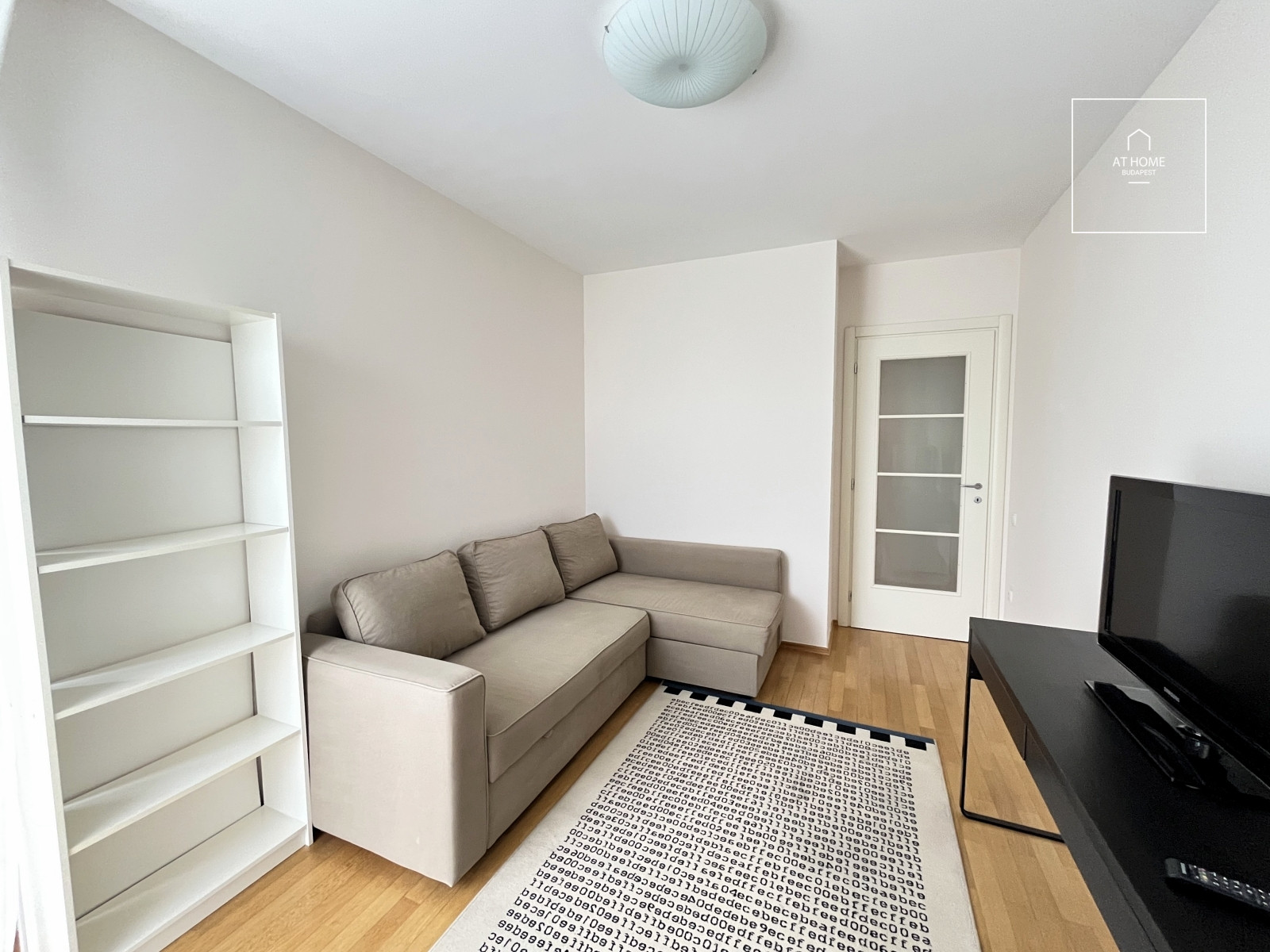 3-Bedroom Apartment with Balcony in District II, Pasarét