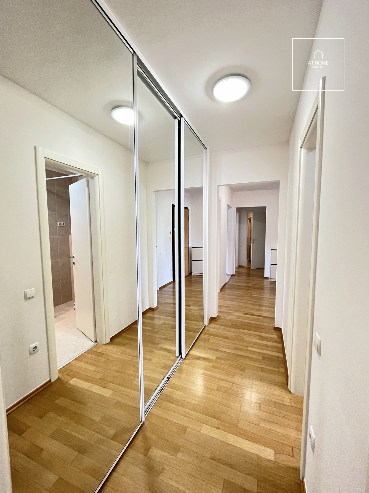 3-Bedroom Apartment with Balcony in District II, Pasarét