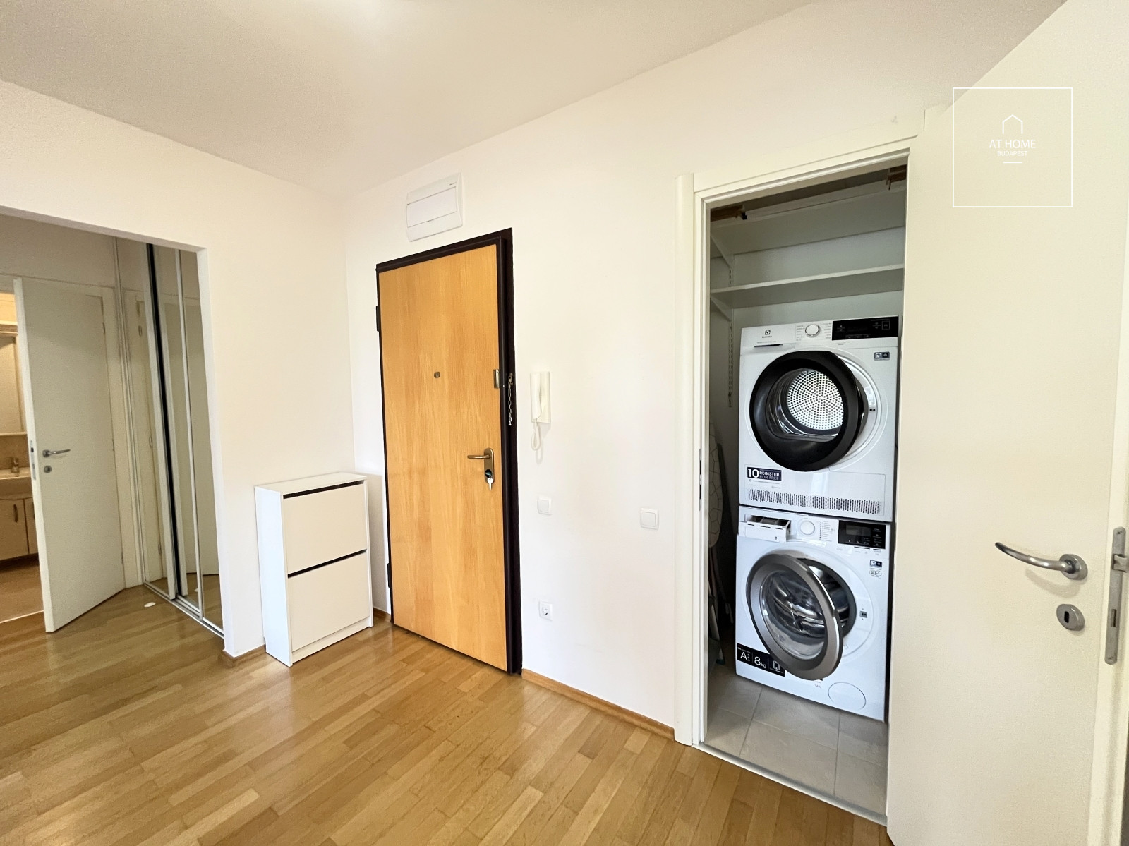 3-Bedroom Apartment with Balcony in District II, Pasarét