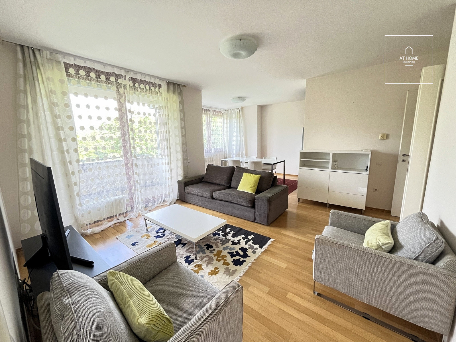 3-Bedroom Apartment with Balcony in District II, Pasarét