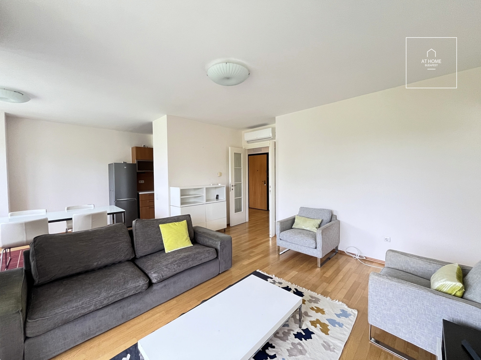 3-Bedroom Apartment with Balcony in District II, Pasarét