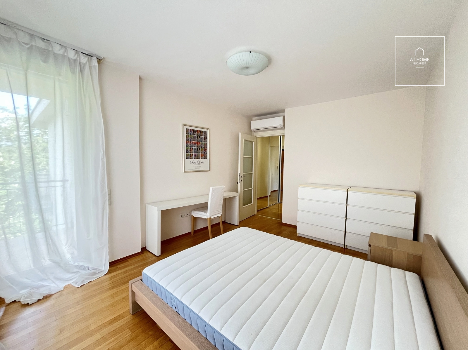 3-Bedroom Apartment with Balcony in District II, Pasarét