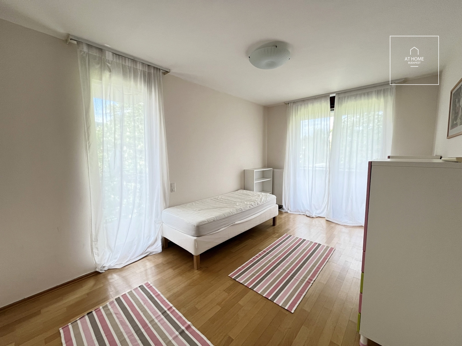 3-Bedroom Apartment with Balcony in District II, Pasarét