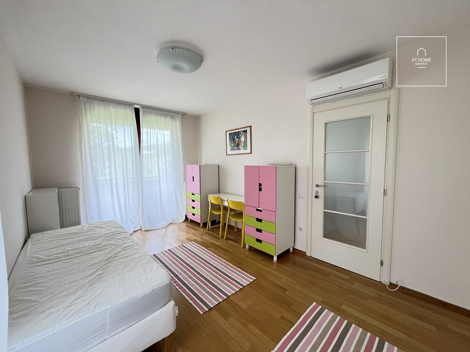 3-Bedroom Apartment with Balcony in District II, Pasarét