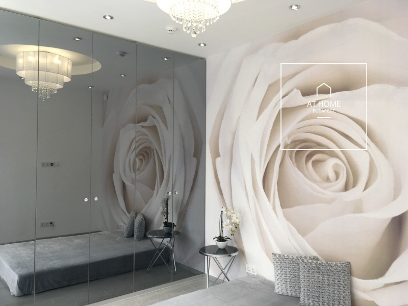 Luxuriously renovated two-bedroom apartment for rent, District VII