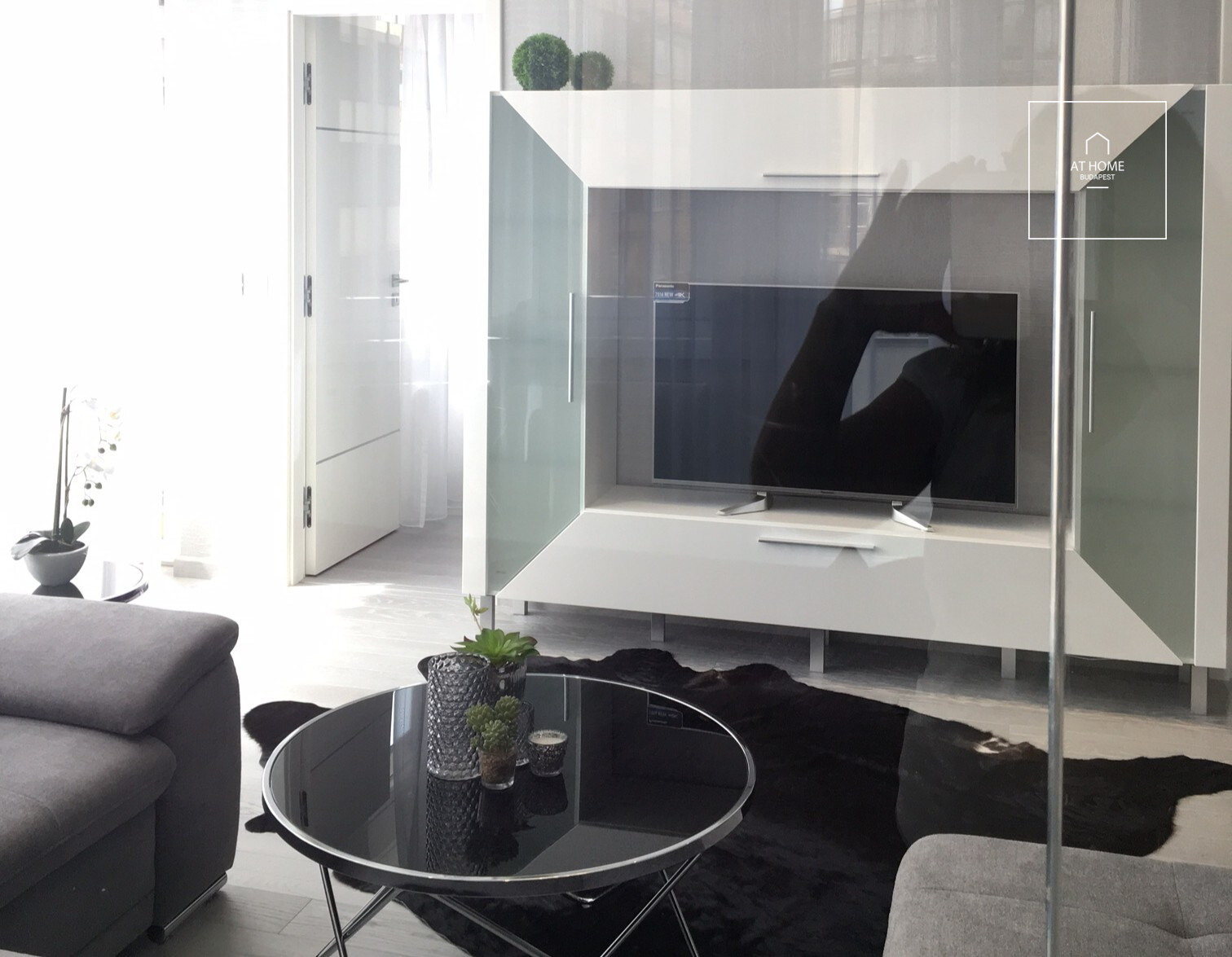 Luxuriously renovated two-bedroom apartment for rent, District VII