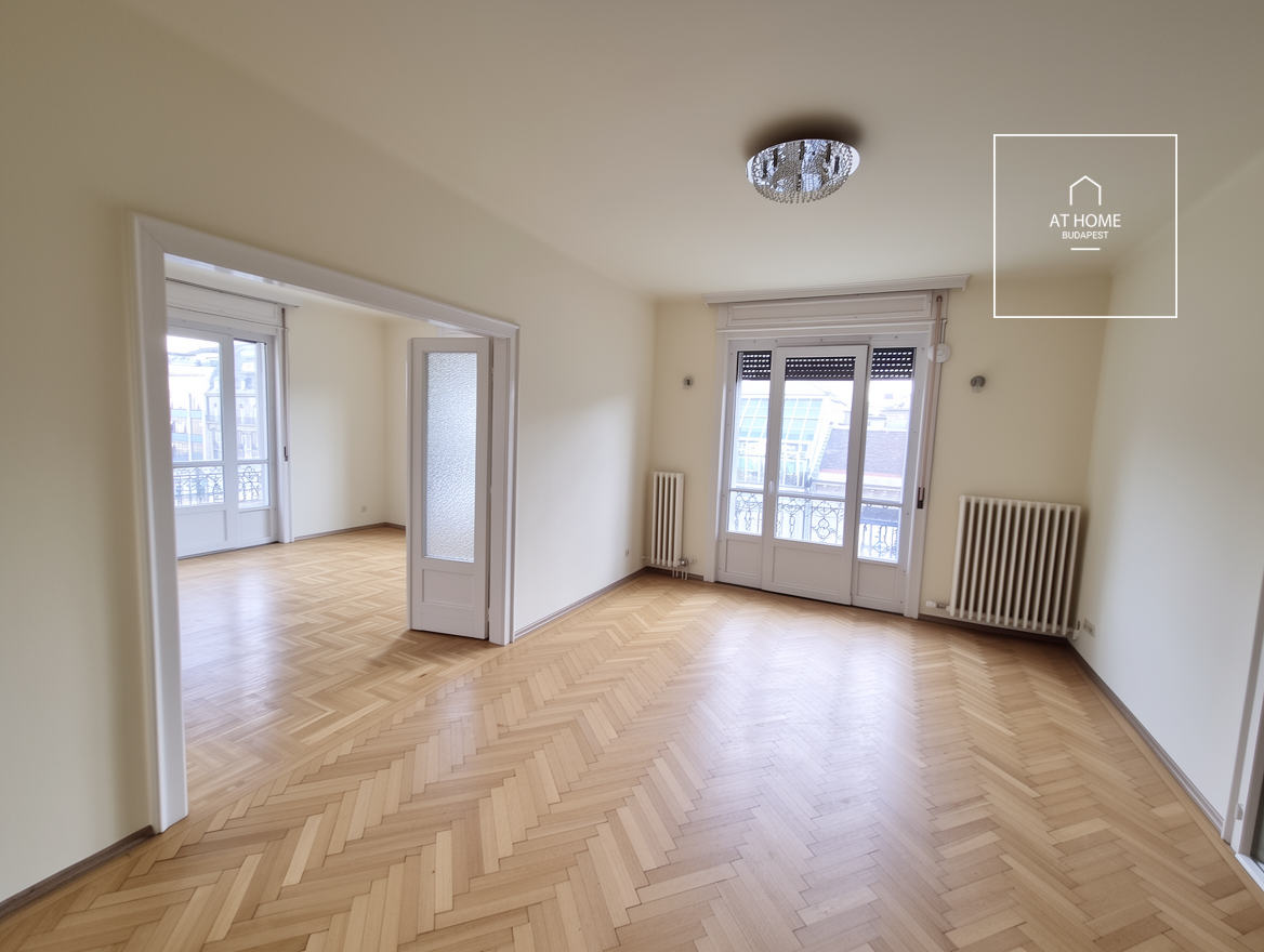 143 sqm panoramic downtown apartment in Budapest’s District VII