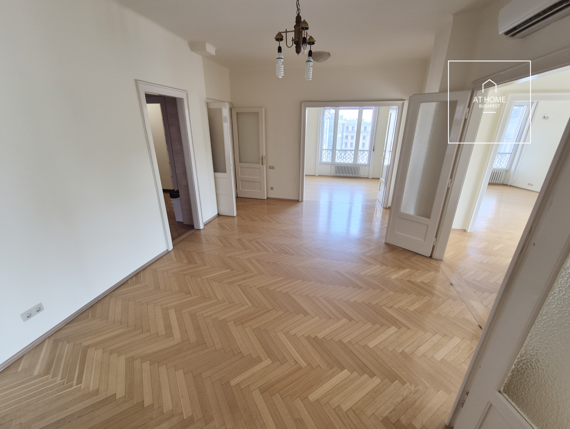 143 sqm panoramic downtown apartment in Budapest’s District VII