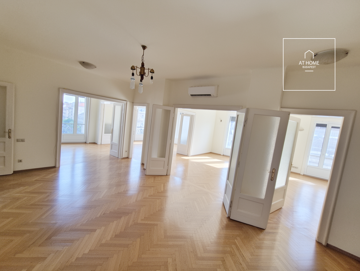 143 sqm panoramic downtown apartment in Budapest’s District VII