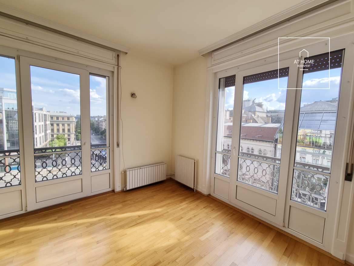 143 sqm panoramic downtown apartment in Budapest’s District VII