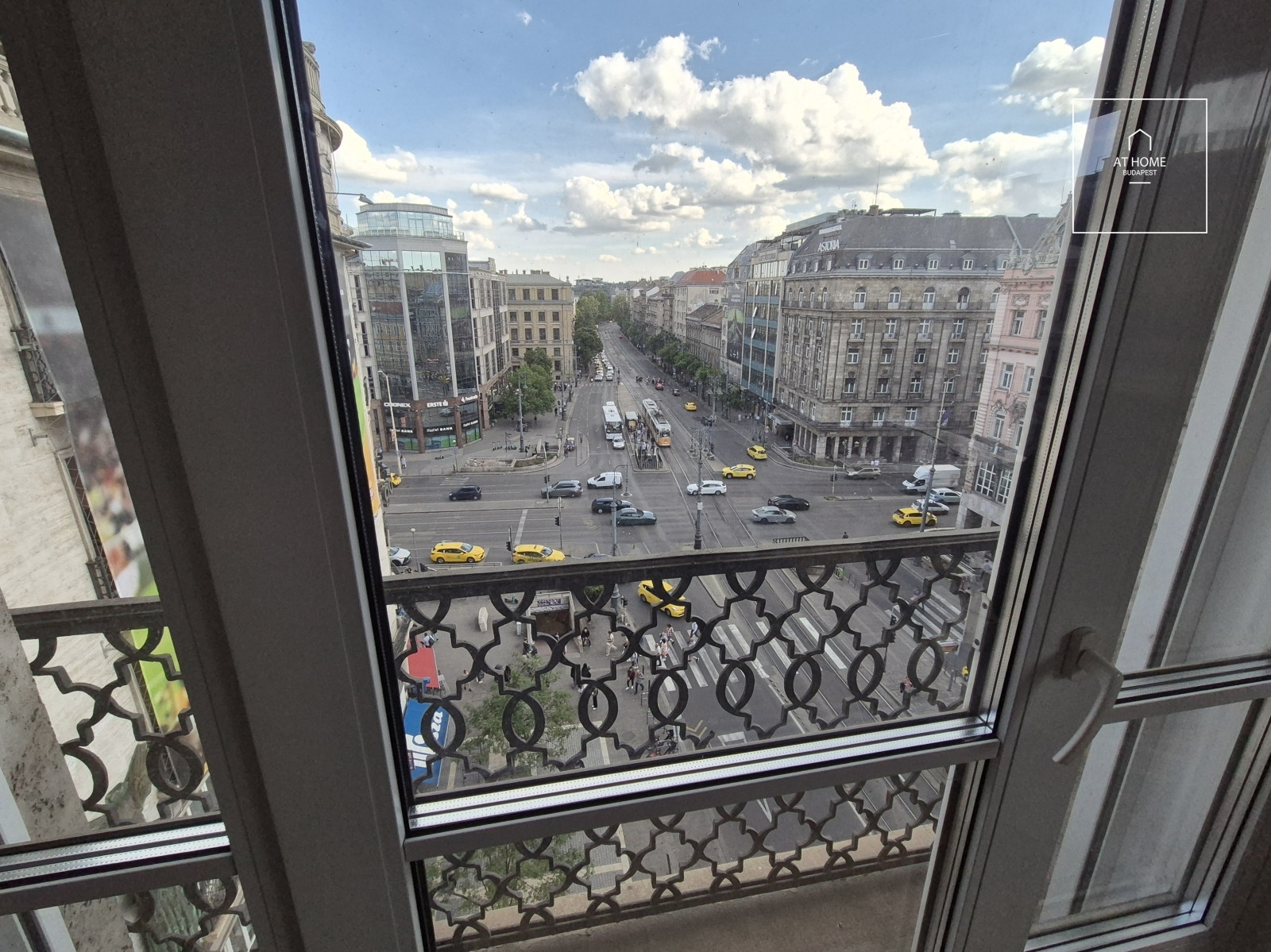 143 sqm panoramic downtown apartment in Budapest’s District VII