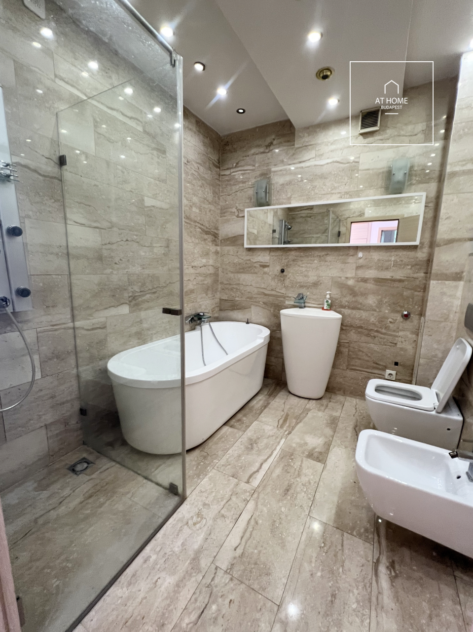 Prémium kertkapcsolatos lakás kiadó Budapest II. kerület, Pálvölgy