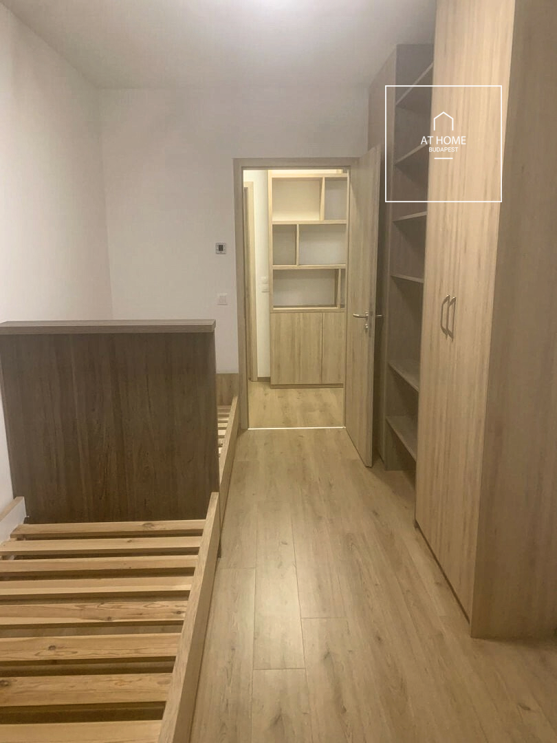 Újépítésű parkra néző 2 hálószobás lakás a Marina parton