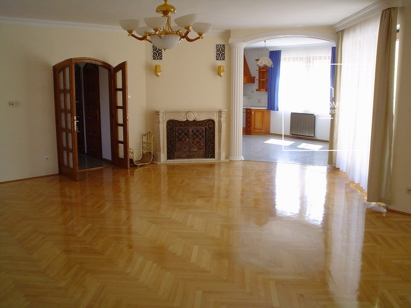 Four-storey 280 sqm semi-detached house with a private garden in the 12th district of Budapest, in Kútvölgy