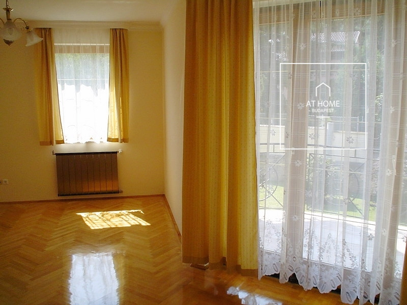 Four-storey 280 sqm semi-detached house with a private garden in the 12th district of Budapest, in Kútvölgy