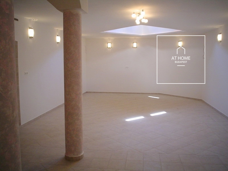 Four-storey 280 sqm semi-detached house with a private garden in the 12th district of Budapest, in Kútvölgy
