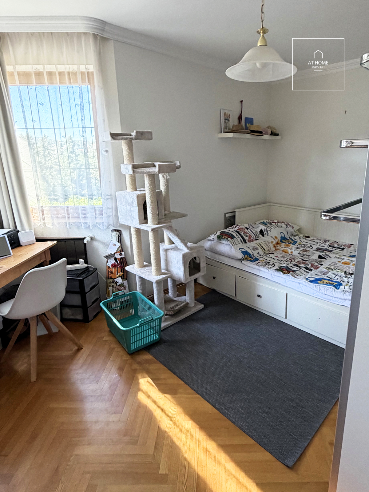 Four-storey 280 sqm semi-detached house with a private garden in the 12th district of Budapest, in Kútvölgy