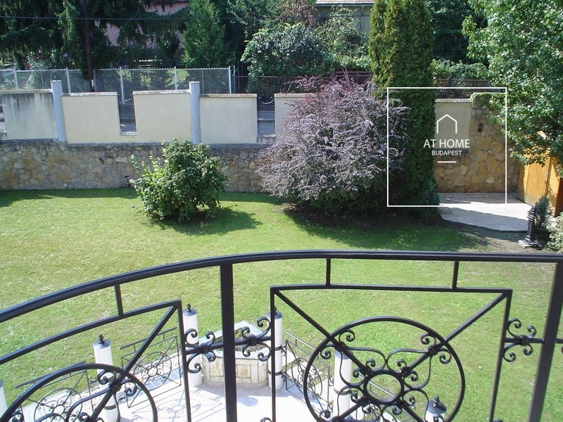 Four-storey 280 sqm semi-detached house with a private garden in the 12th district of Budapest, in Kútvölgy