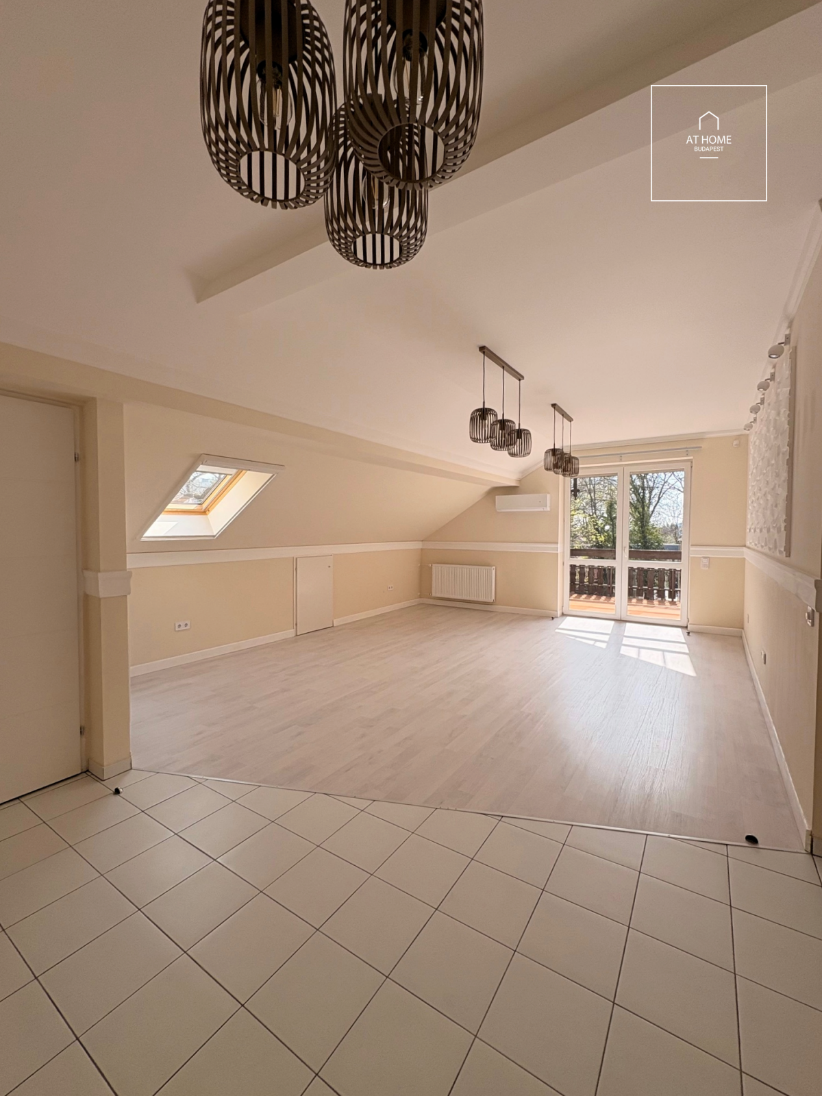 Renovated 171 sqm attic apartment with 4 bedrooms in the 2nd district of Budapest, Csatárka