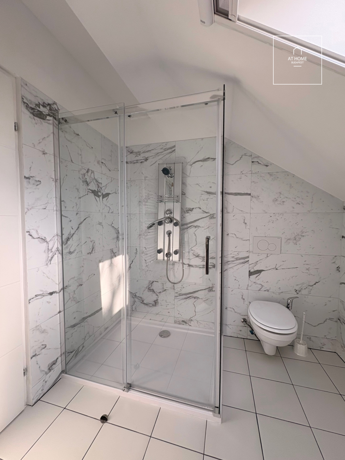 Renovated 171 sqm attic apartment with 4 bedrooms in the 2nd district of Budapest, Csatárka