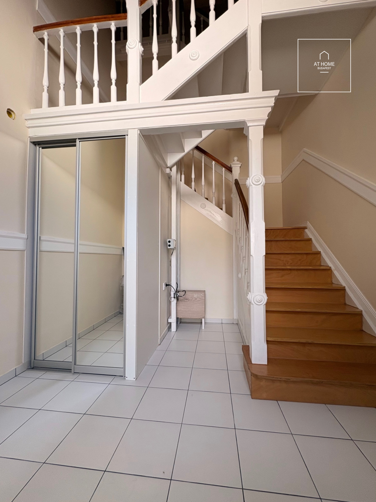 Renovated 171 sqm attic apartment with 4 bedrooms in the 2nd district of Budapest, Csatárka