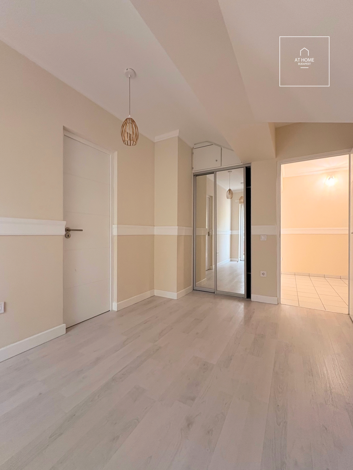 Renovated 171 sqm attic apartment with 4 bedrooms in the 2nd district of Budapest, Csatárka