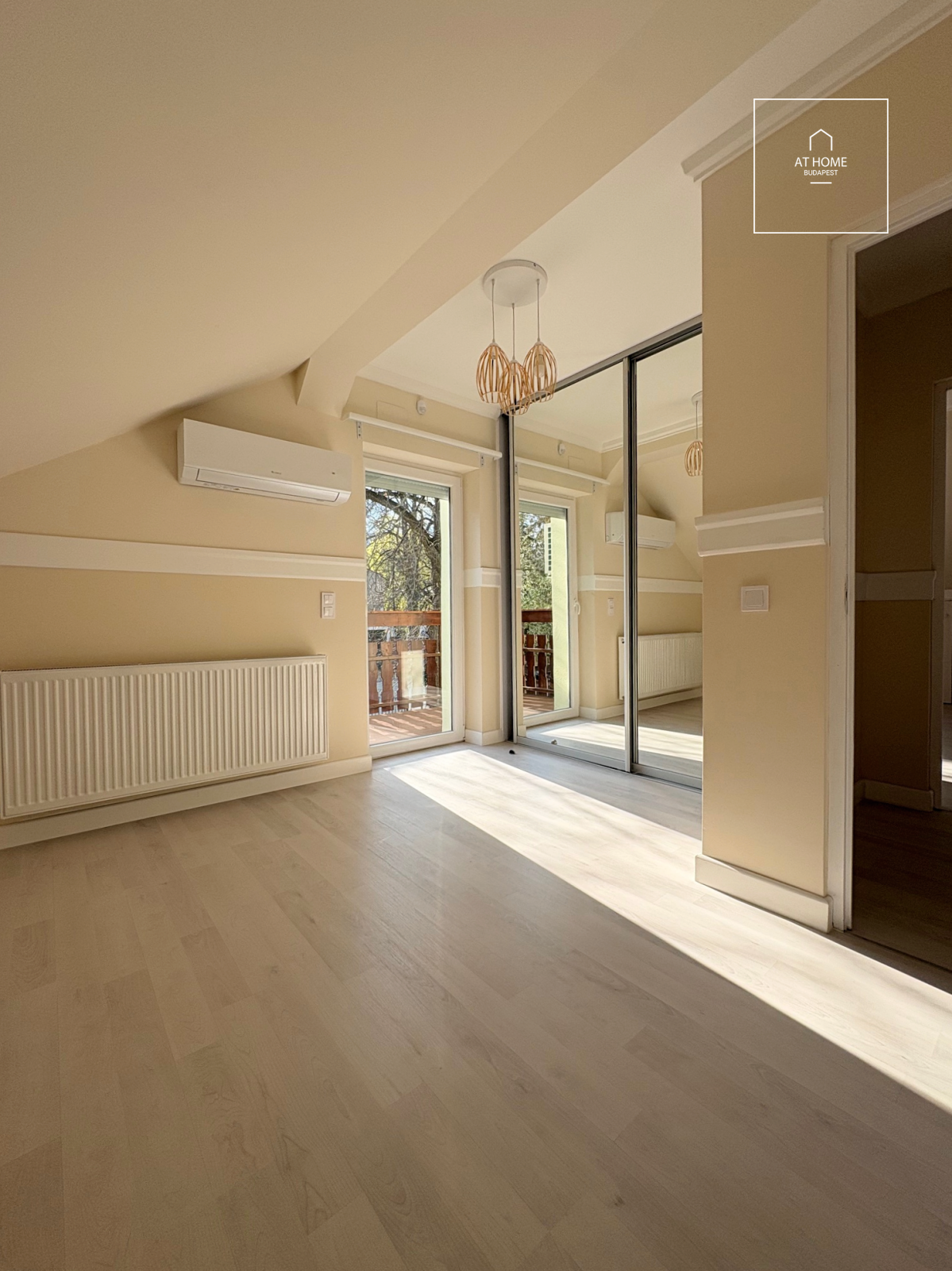 Renovated 171 sqm attic apartment with 4 bedrooms in the 2nd district of Budapest, Csatárka