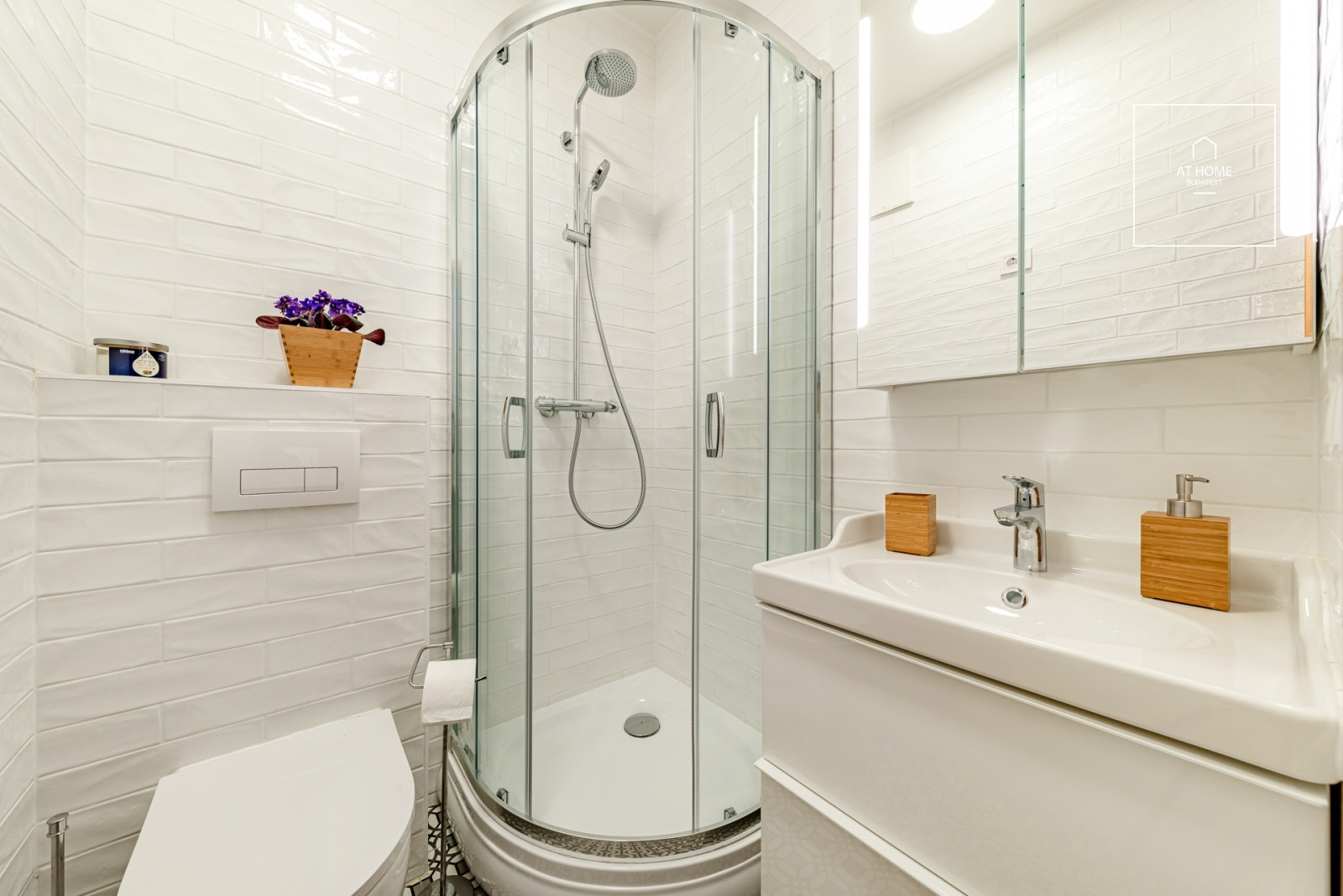 Renovated 80 sqm two-bedroom apartment in the 13th district of Budapest, Újlipótváros