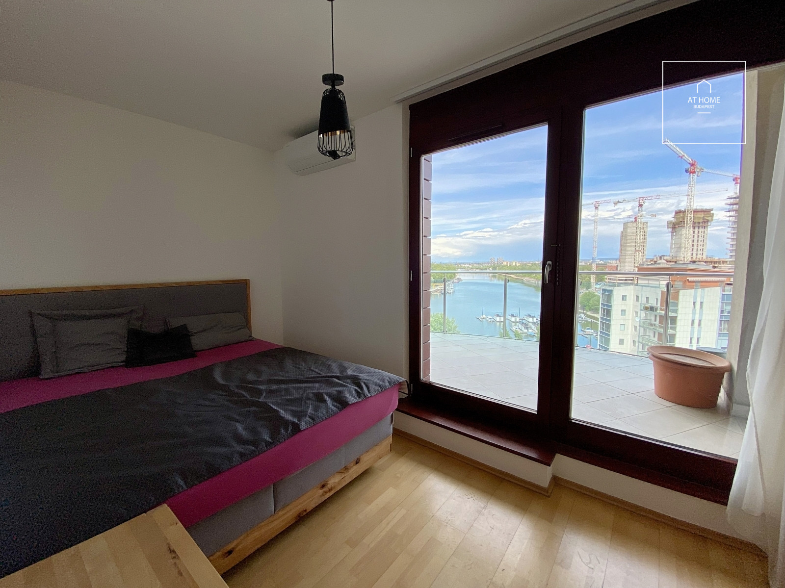 Dunai panorámás 2 hálószobás lakás 35 nm-es terasszal a XIII. kerületben
