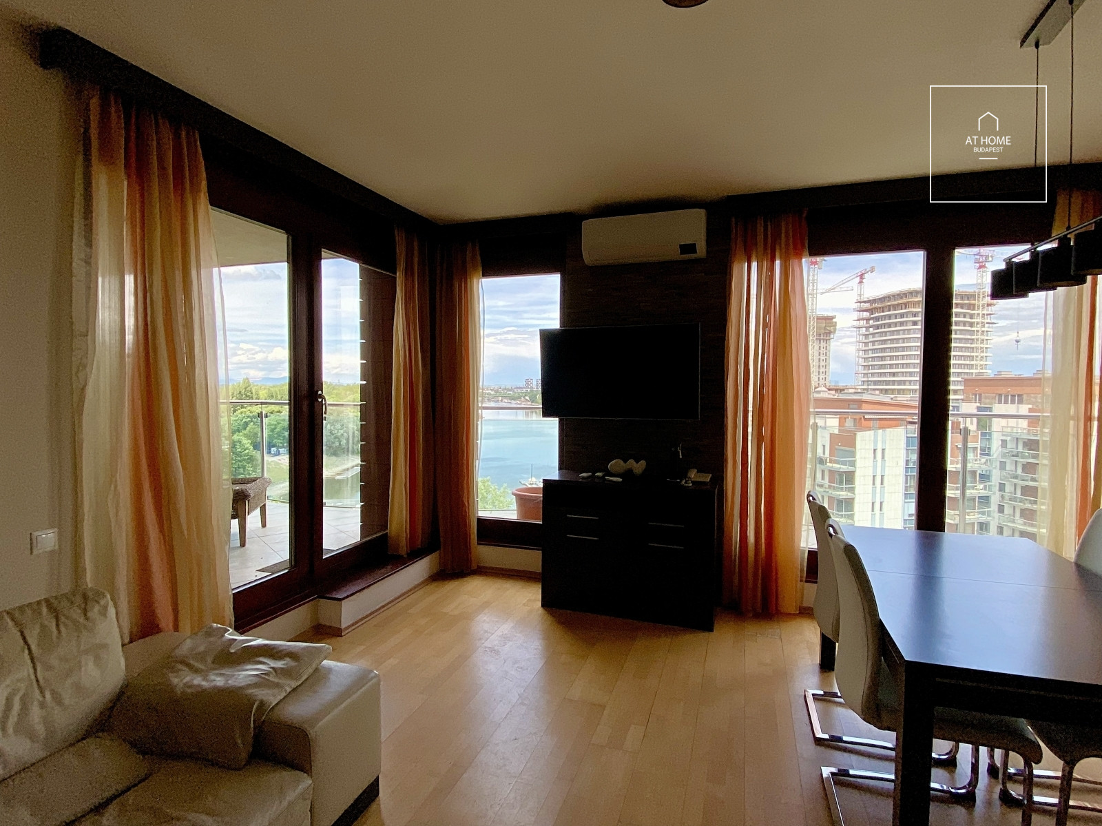 Two-bedroom apartment with Danube panorama and a 35 sqm terrace in the 13th district of Budapest