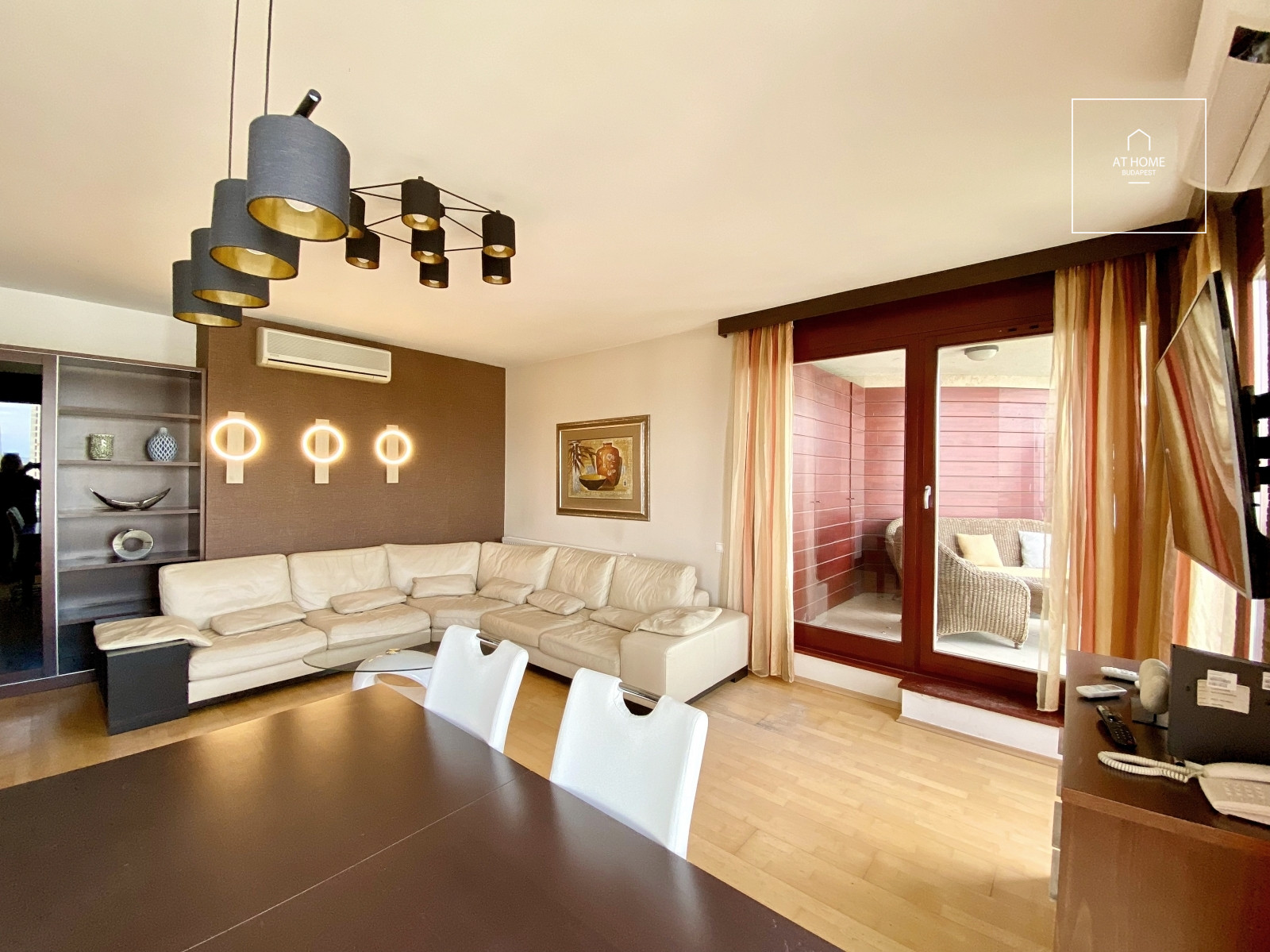 Two-bedroom apartment with Danube panorama and a 35 sqm terrace in the 13th district of Budapest