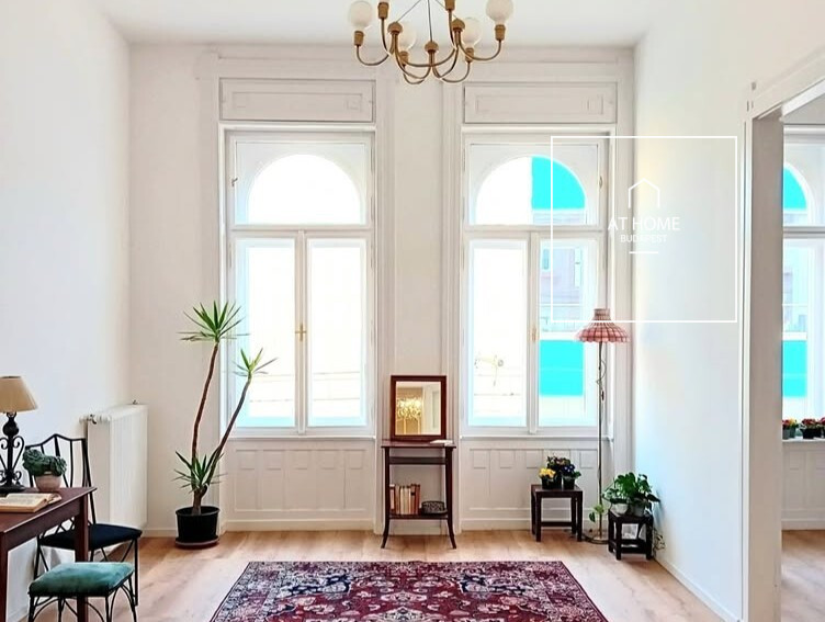 Fully renovated, sun-filled 77 sm 3-room apartment in District II