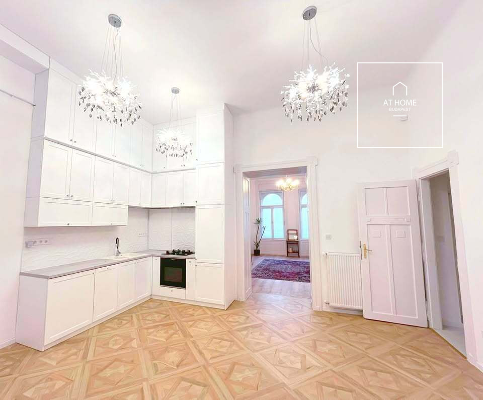 Fully renovated, sun-filled 77 sm 3-room apartment in District II