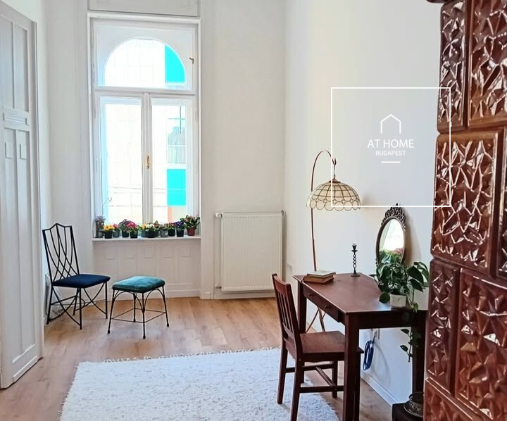 Fully renovated, sun-filled 77 sm 3-room apartment in District II