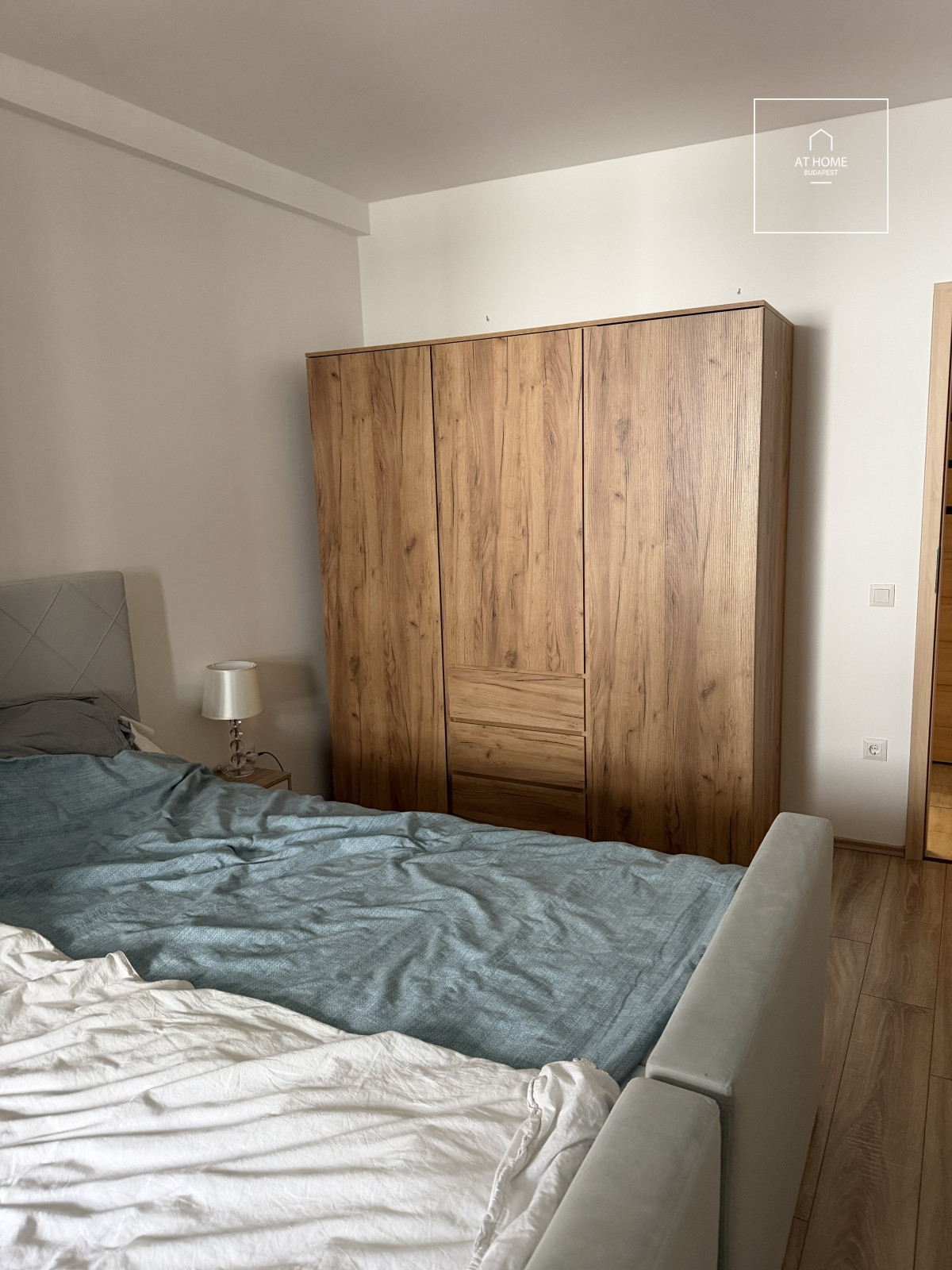One-bedroom apartment with a balcony and garage parking for rent in Miskolc