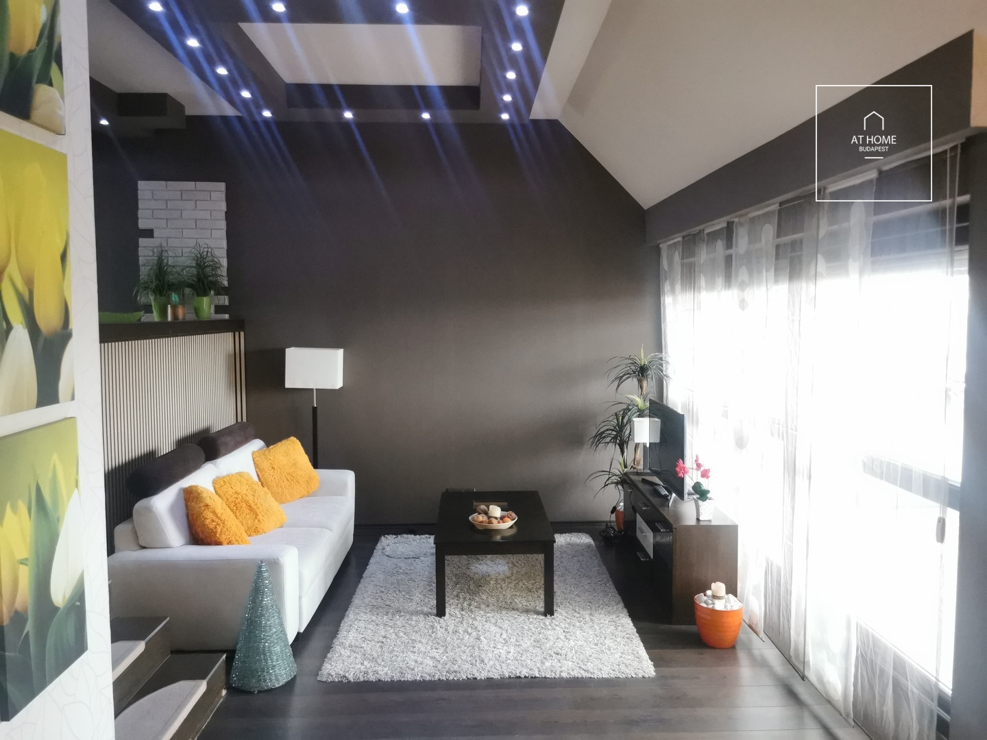 Panoramic apartment with terrace and parking lot in the city center, Miskolc