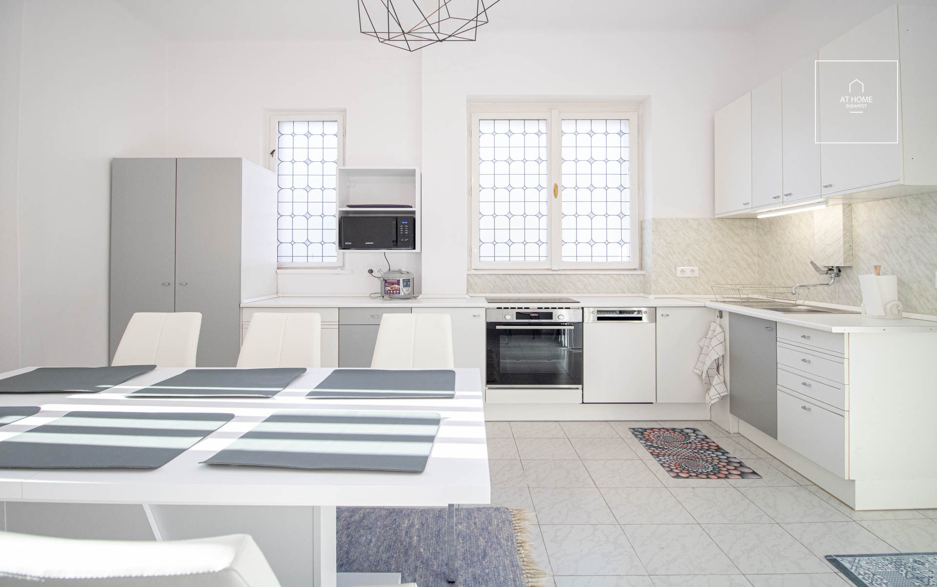 Renovated 3-bedroom apartment with terrace Budapest 2nd district Rózsadomb