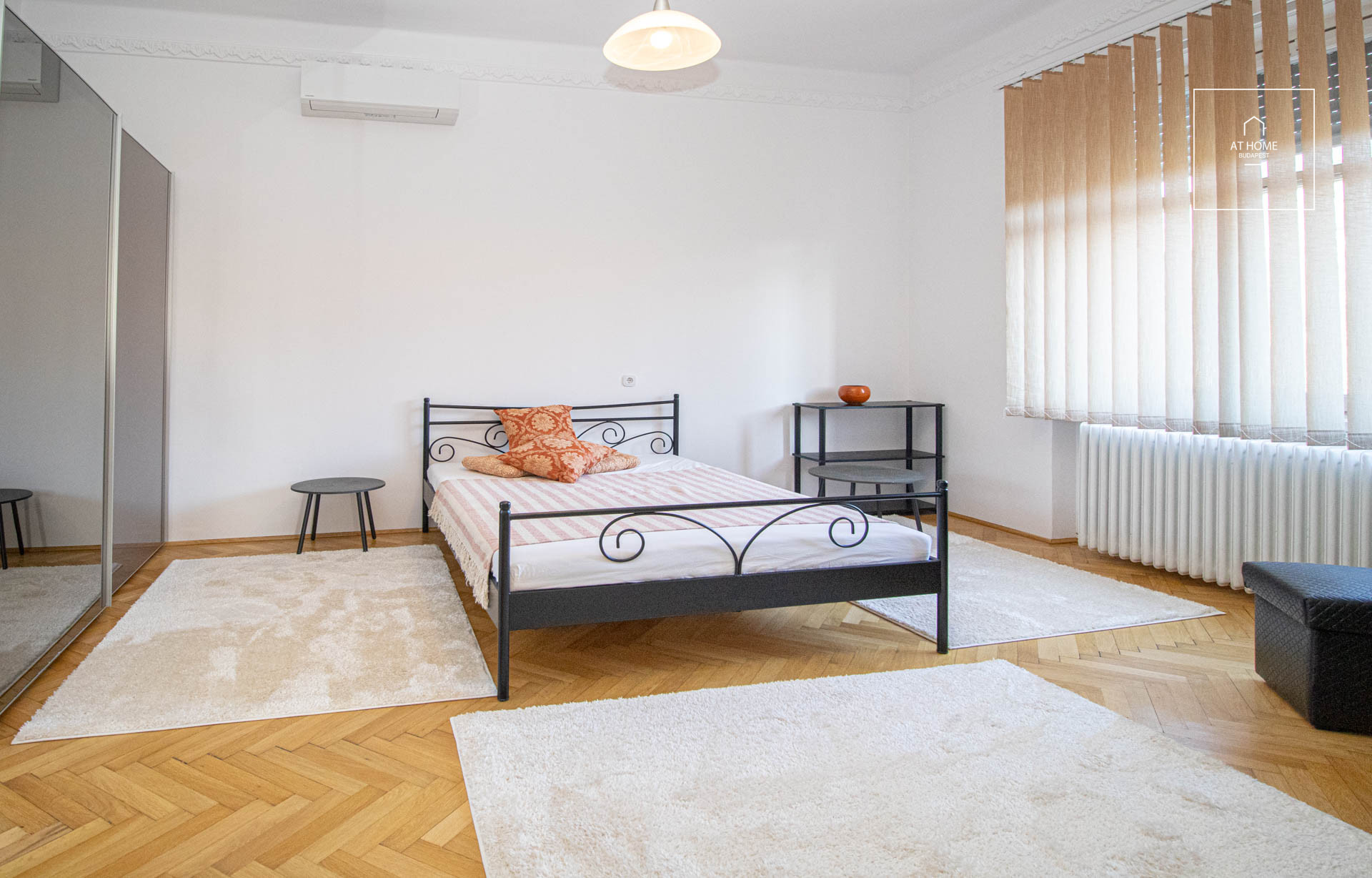 Renovated 3-bedroom apartment with terrace Budapest 2nd district Rózsadomb