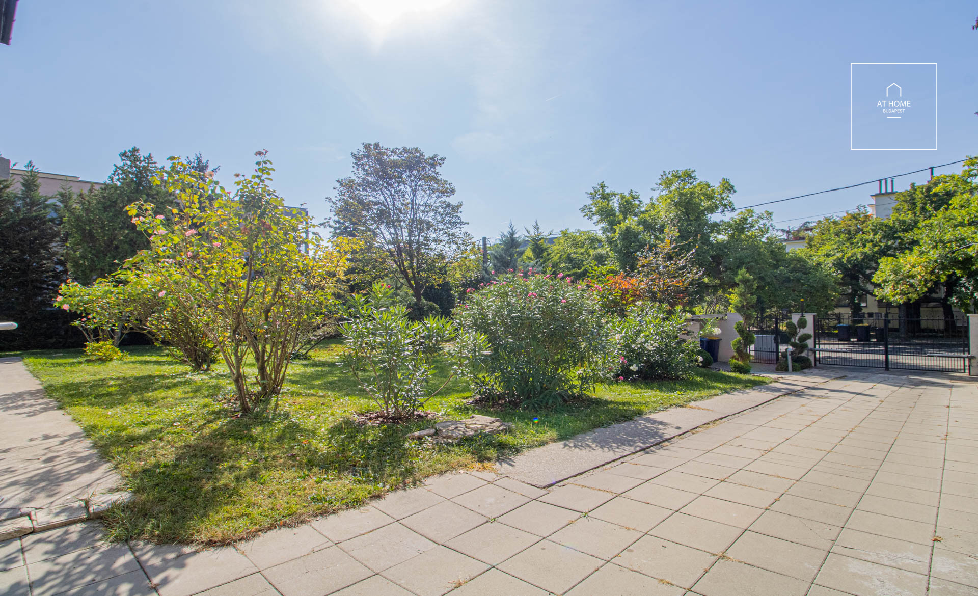 Renovated 3-bedroom apartment with terrace Budapest 2nd district Rózsadomb