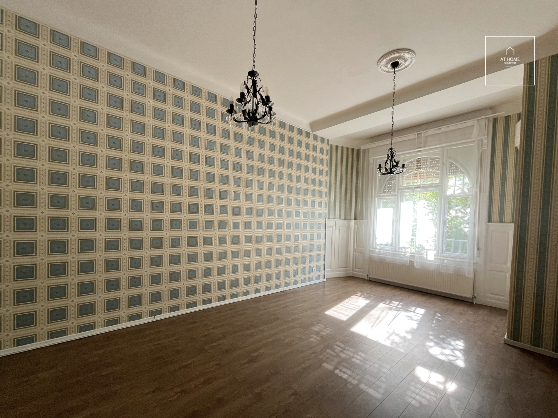 Elegáns, felújított polgári lakás eladó Rózsadomb szívében