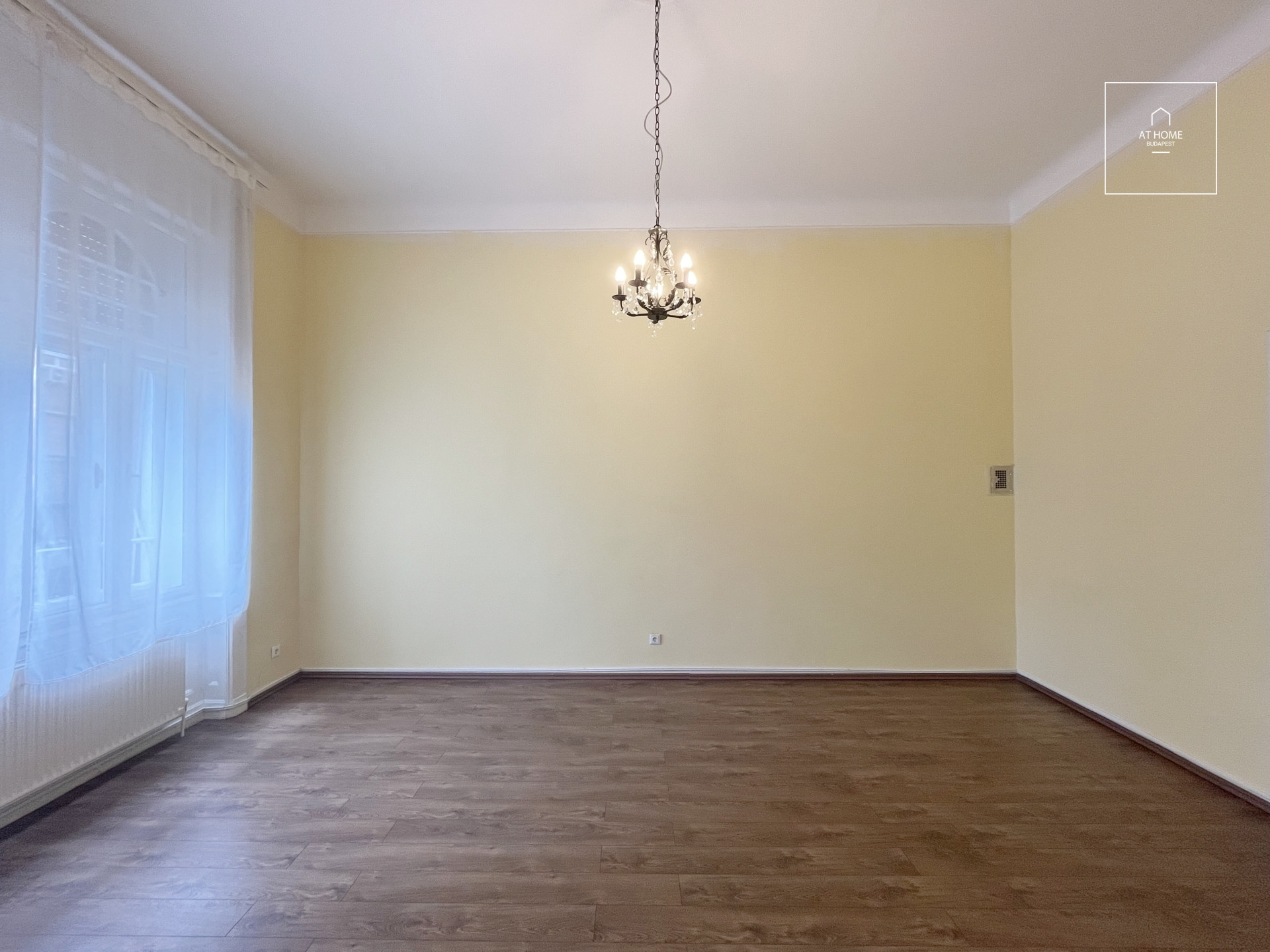 Elegáns, felújított polgári lakás eladó Rózsadomb szívében