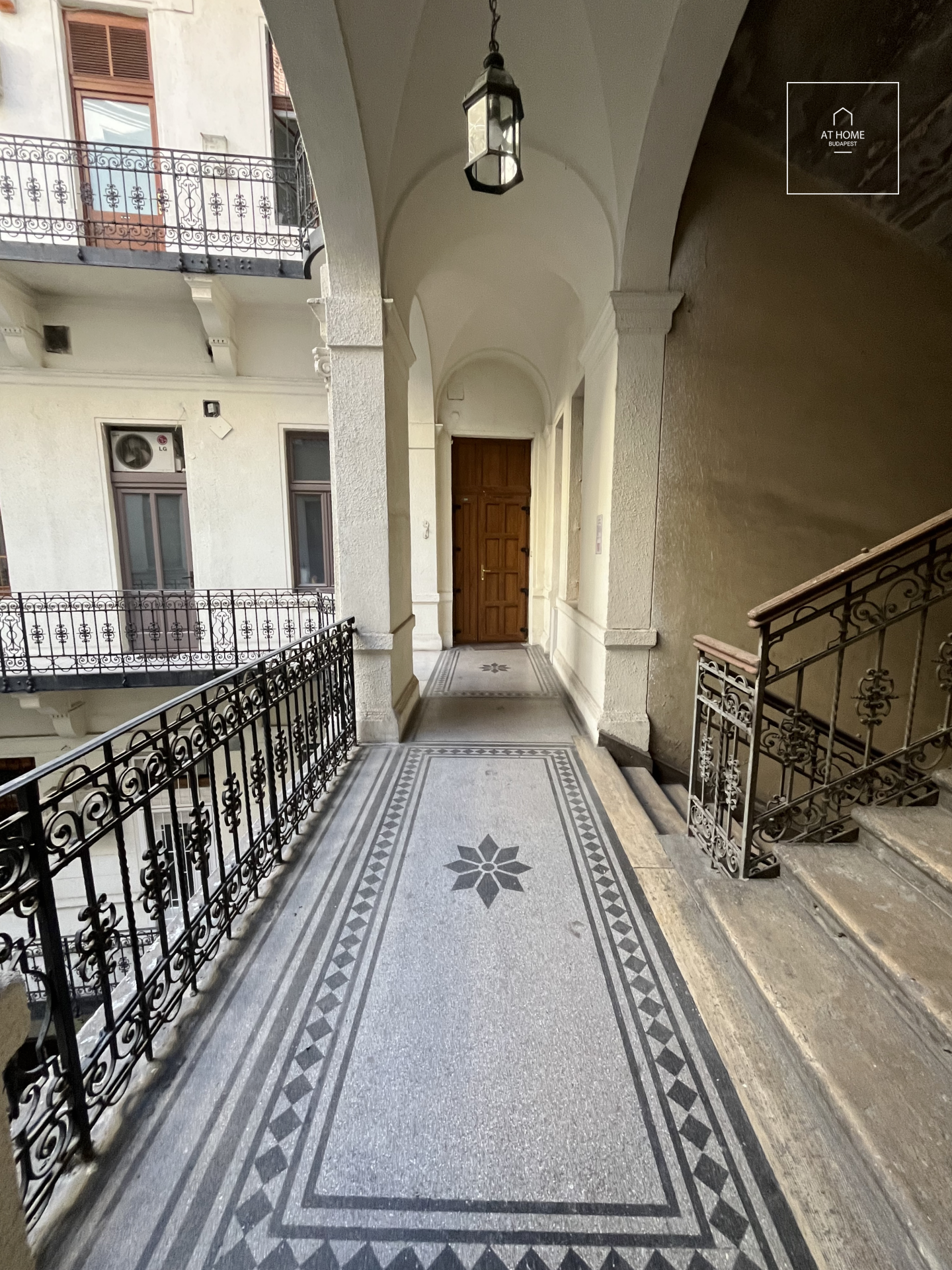 Spacious Classic Apartment for Sale in the Heart of Inner Erzsébetváros – Excellent Potential
