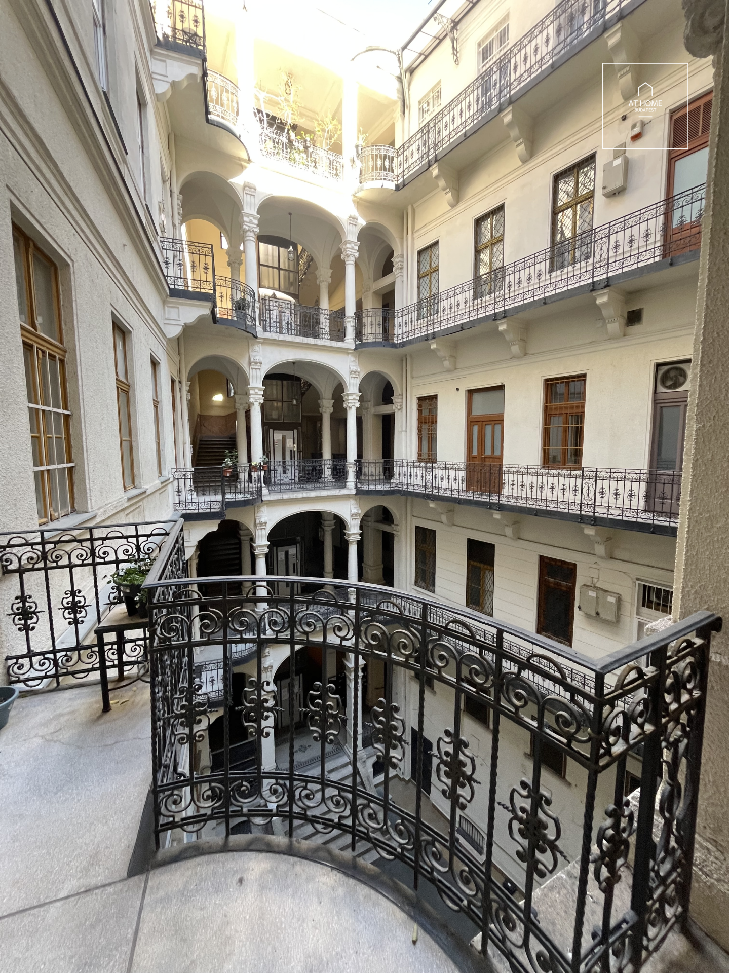Spacious Classic Apartment for Sale in the Heart of Inner Erzsébetváros – Excellent Potential