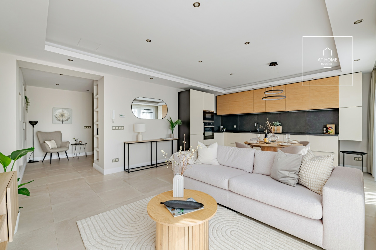 Modern 100 sqm 2-bedroom apartment in District V, Belváros-Lipótváros