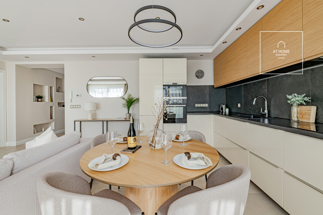 Modern 100 sqm 2-bedroom apartment in District V, Belváros-Lipótváros