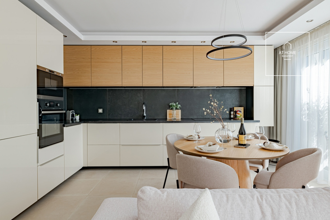 Modern 100 sqm 2-bedroom apartment in District V, Belváros-Lipótváros