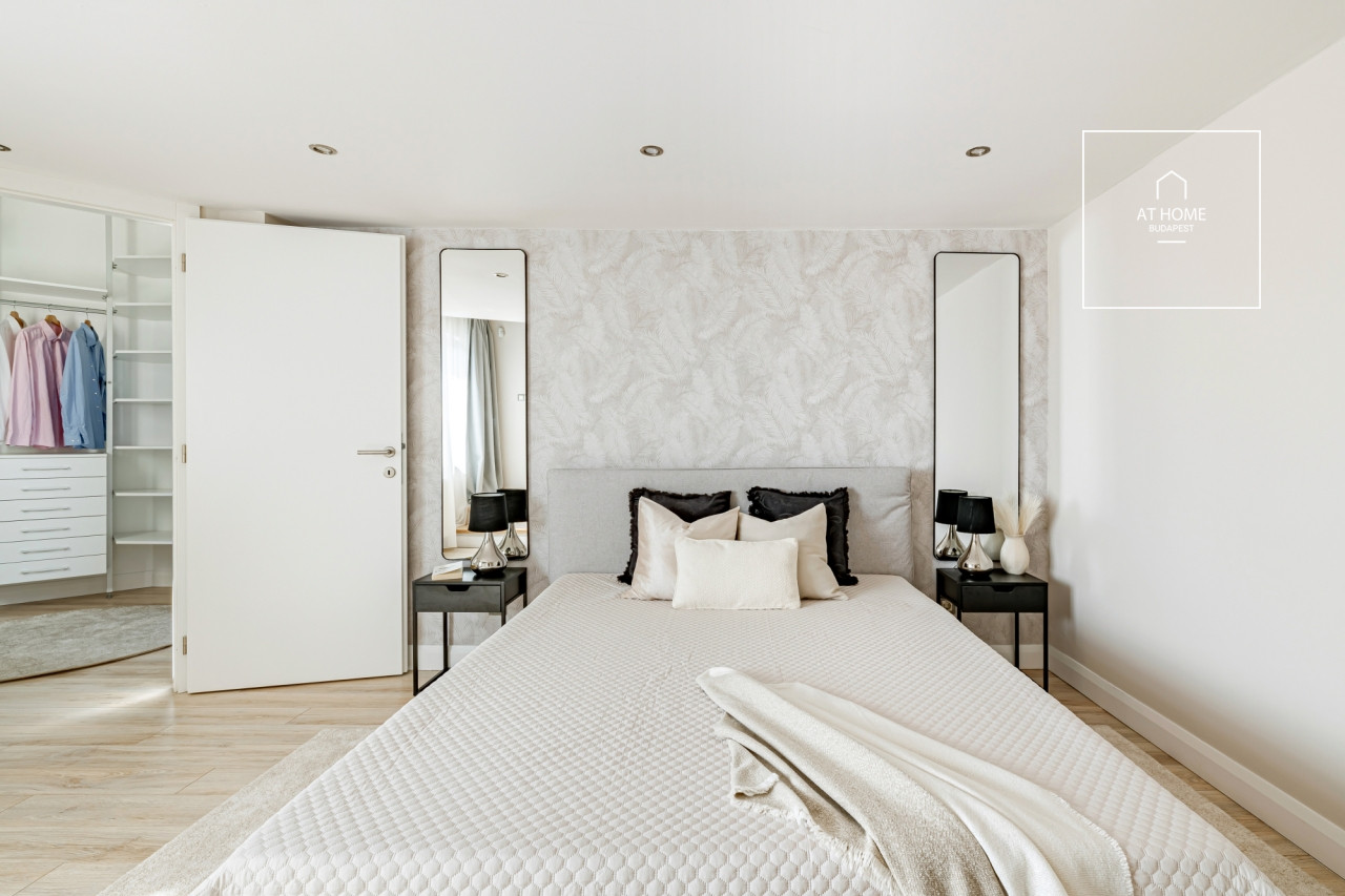 Modern 100 sqm 2-bedroom apartment in District V, Belváros-Lipótváros