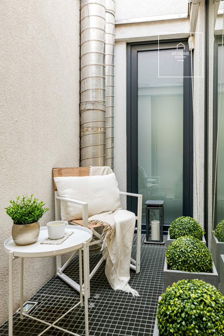 Modern 100 sqm 2-bedroom apartment in District V, Belváros-Lipótváros